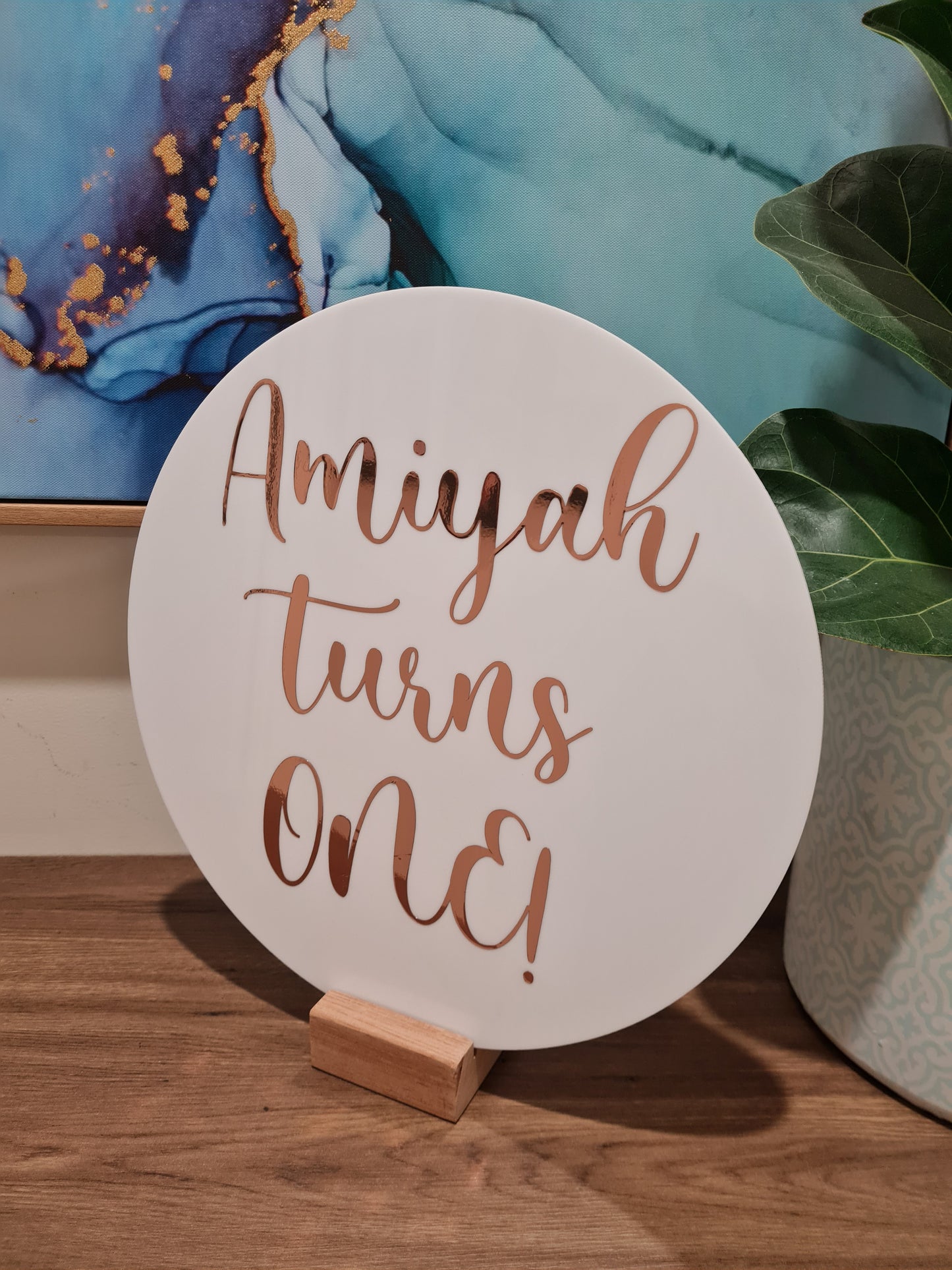 Turns "One" Round Sign