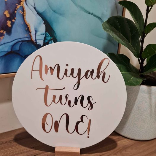 Turns "One" Round Sign